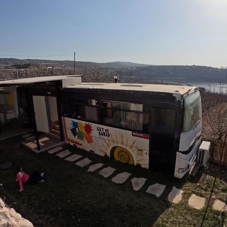 Apartamento The Bus Majdal Shams Exterior foto
