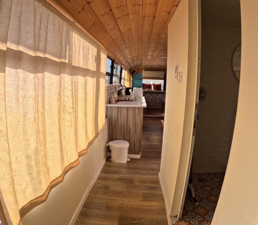 Apartamento The Bus Majdal Shams Exterior foto