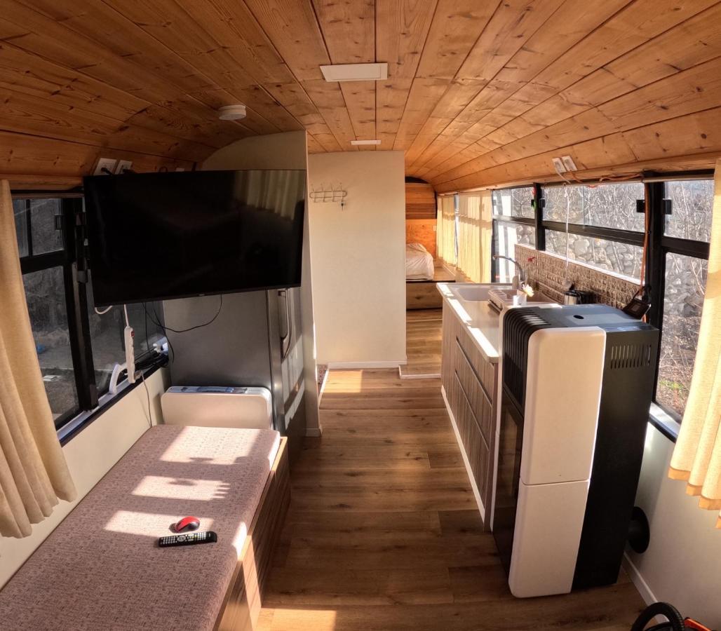 Apartamento The Bus Majdal Shams Exterior foto