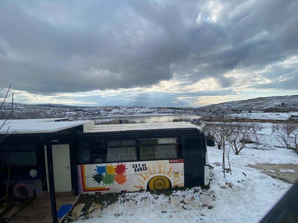 Apartamento The Bus Majdal Shams Exterior foto